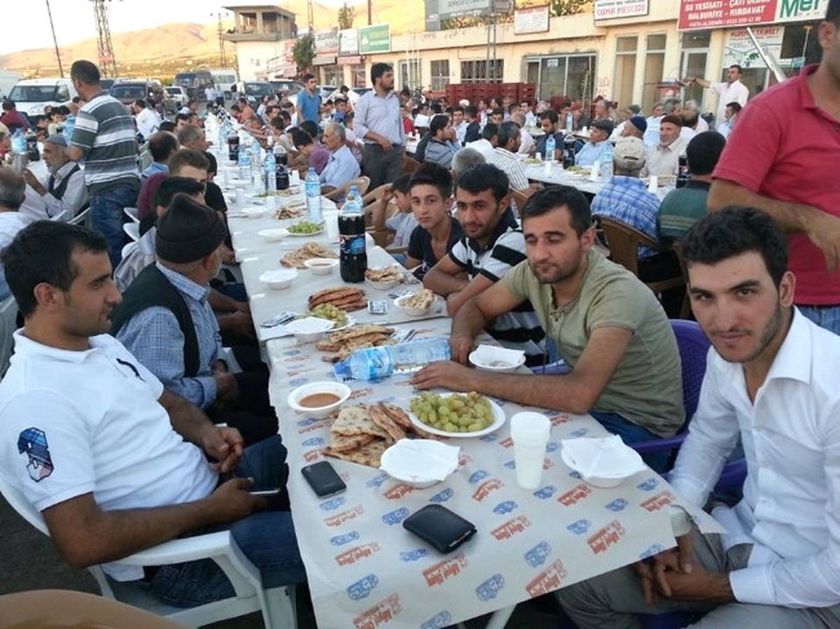 Kale\'de 2 Bin Kişiye İftar Yemeği Verildi