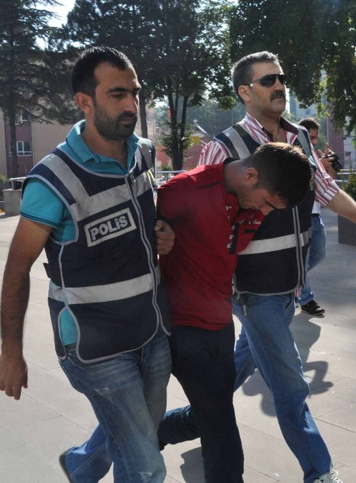 Kar Maskeli Kasa Hırsızını Dövmesi Ele Verdi