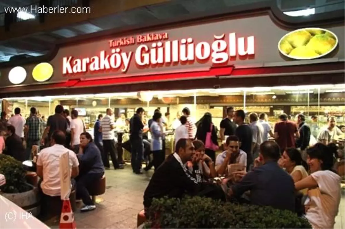 Karaköy Güllüoğlu\'ndan Ramazan\'da Rekor Baklava Satışı