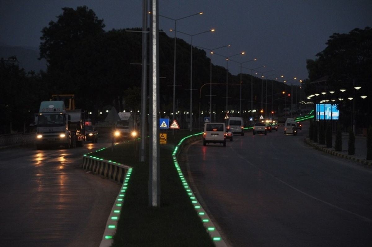 Karayolunda Aşırı Hıza Karşı Led Işıklı Önlem