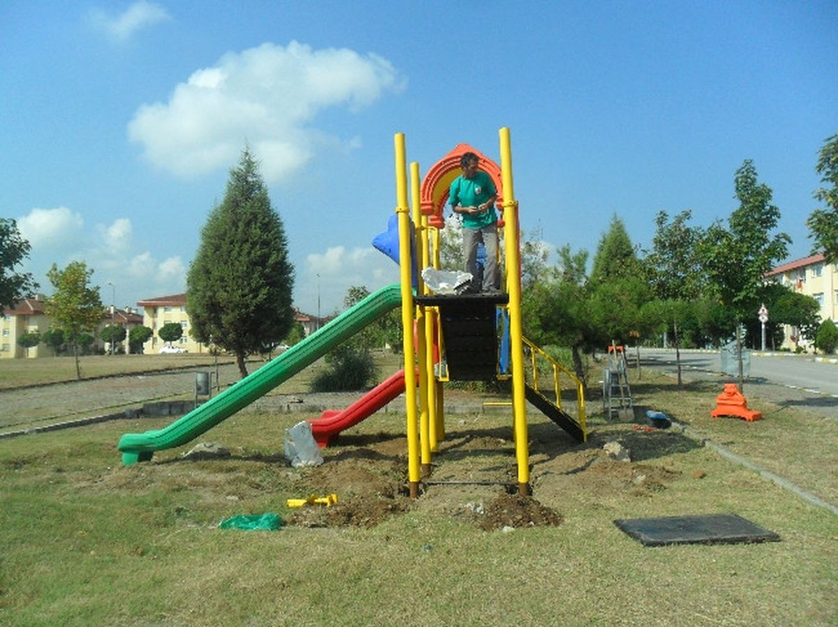 Kartepe\'de Parklar Yenileniyor