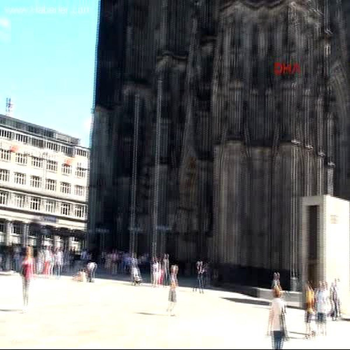 Katedral Alanını "Snowden Meydanı" Yaptılar