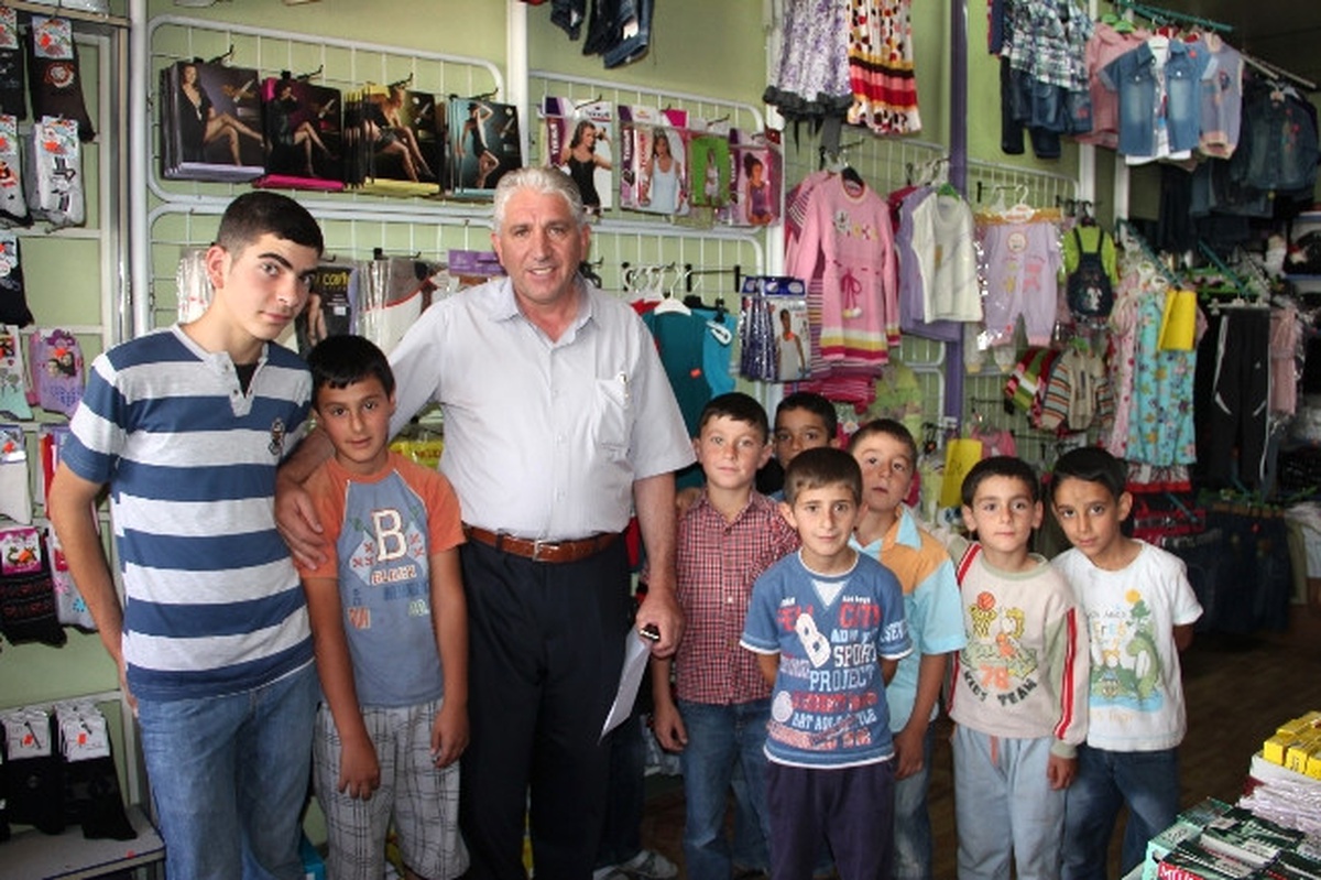 Kimsesiz ve Öksüz Çocukların Bayramlıkları Birlik ve Beraberlik Vakfı\'ndan