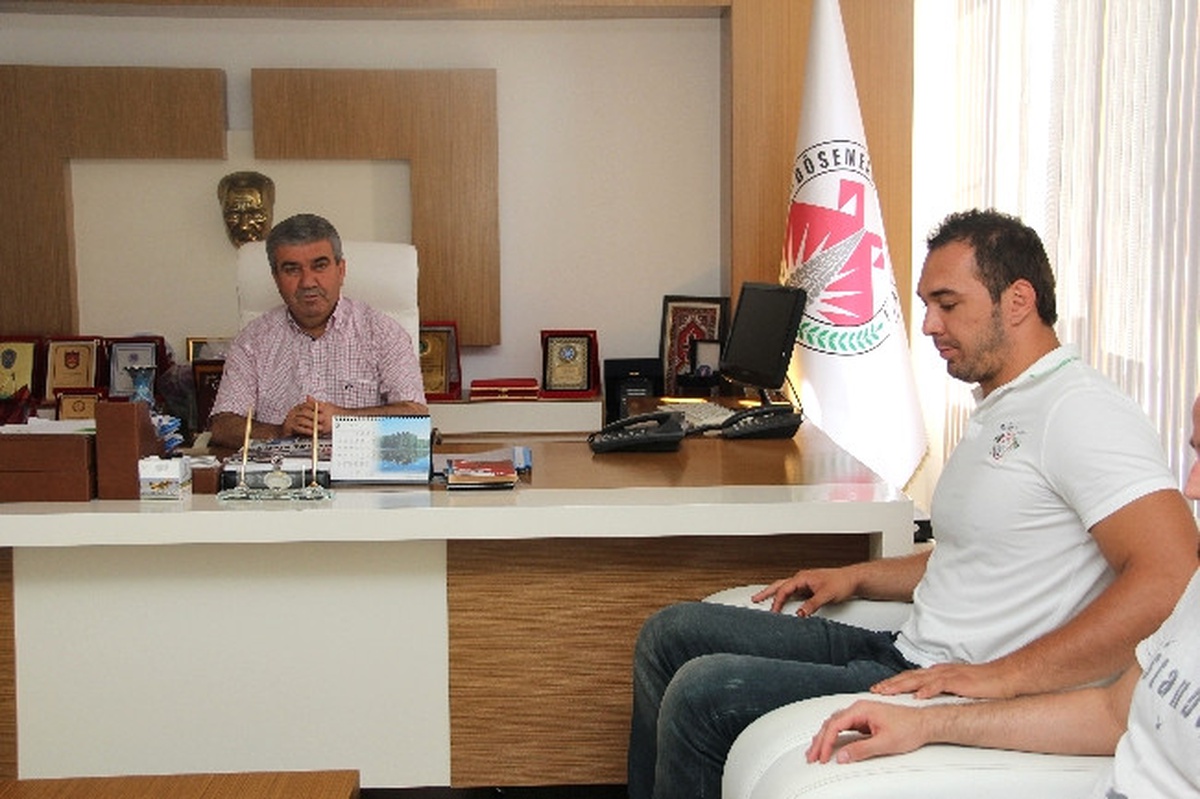 Kırkpınar Başpehlivanı Ali Gürbüz\'den Ziyaret