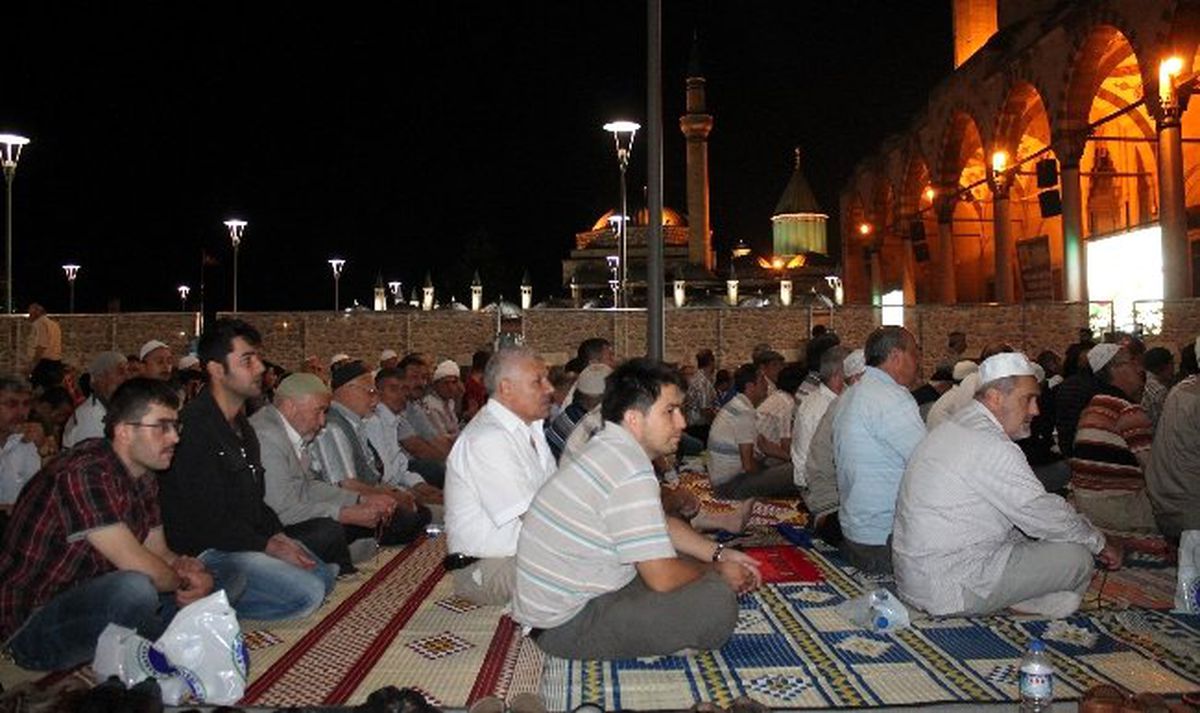 Konya\'da Son Teravih Namazında Camiler Doldu