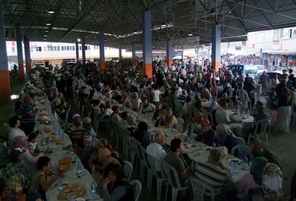 Korkuteli Belediyesinden İftar Yemeği