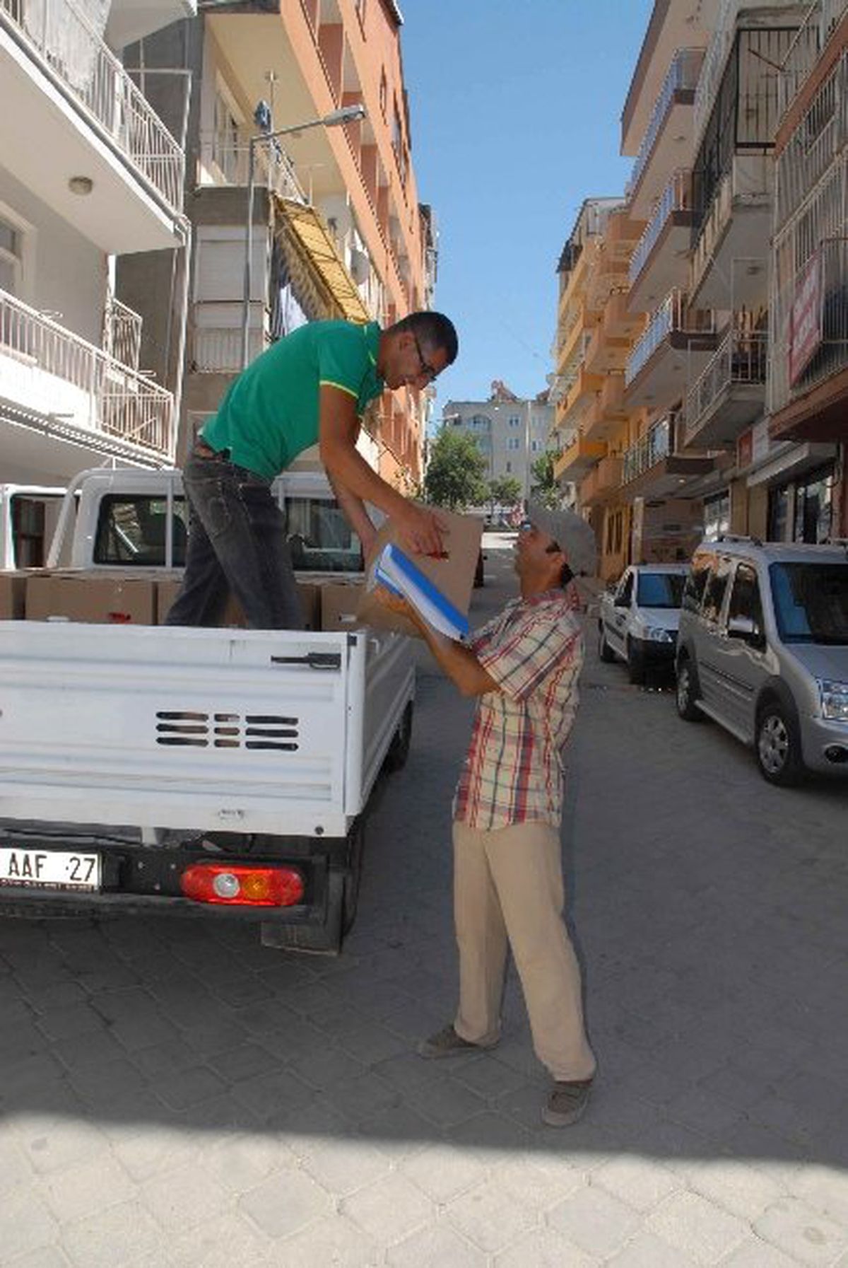 Kuşadası Belediyesinden 2 Bin 500 Aileye Gıda Yardımı