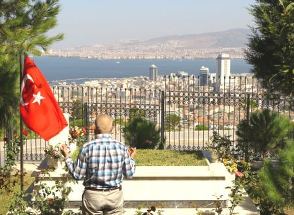 Oğullarıyla Şehitlikte Bayramlaştılar