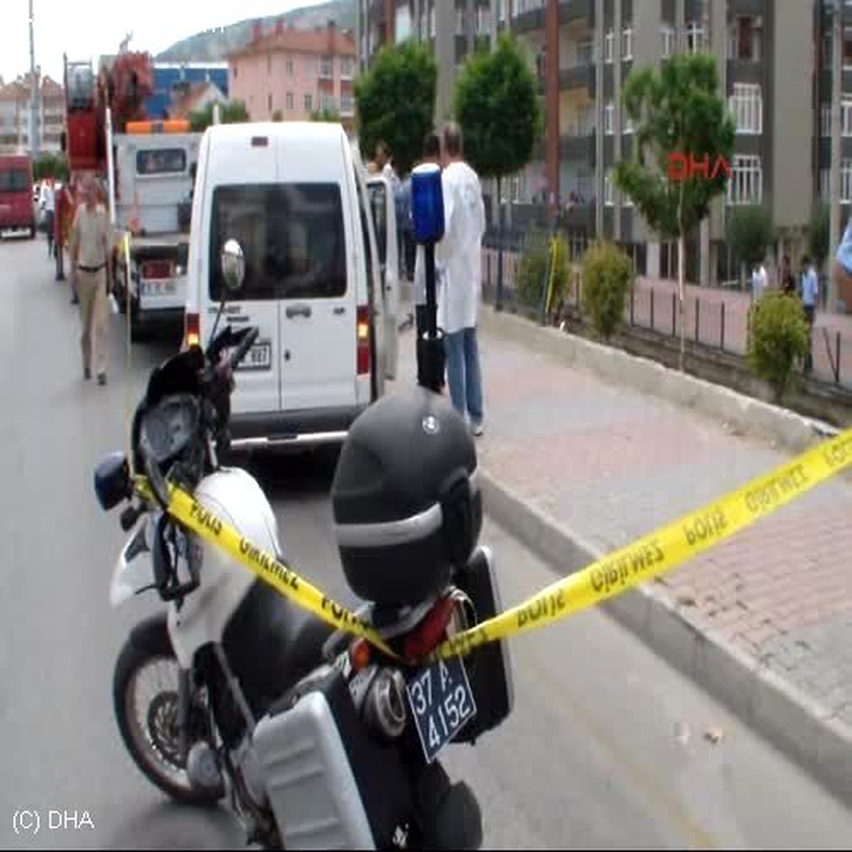 Otomobil Su Kanalına Uçtu: 1 Ölü 1 Yaralı
