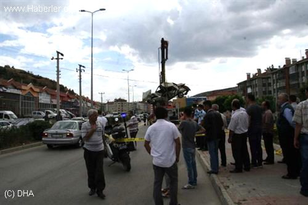 Kastamonu\'da 1 Otomobil Su Kanalına Uçtu