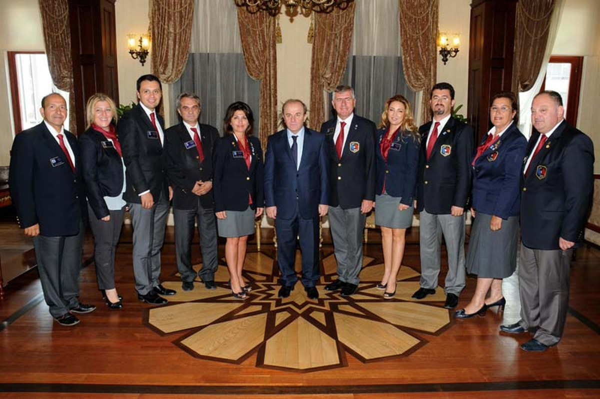 Rotary Kulüp Yöneticileri Vali Sebahattin Öztürk\'ü Ziyaret Etti