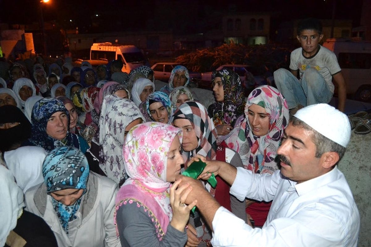 Sakal-I Şerif Heyecanı Bayılttı
