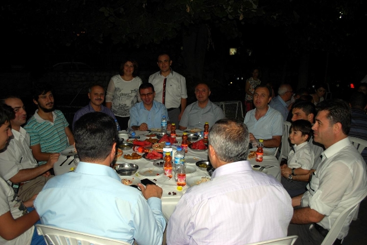 Salihli\'de Candan Ailesinden İftar Yemeği