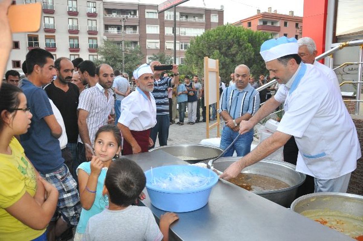 Soma Belediye Başkanı Hasan Ergene Mahallelilerle İftar Programlarında Buluştu