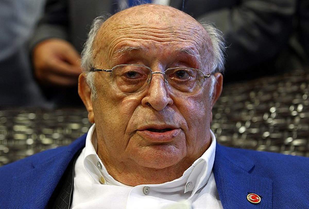 Süleyman Demirel Ayağını İncitti