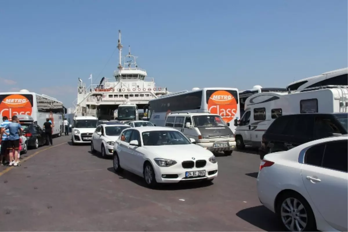 Tatilciler Yollara Döküldü