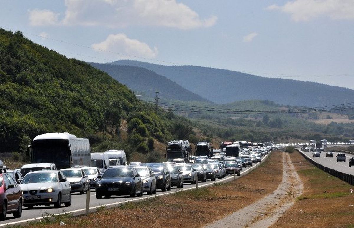 Tatilcilerin Bolu\'da Çilesi Devam Ediyor