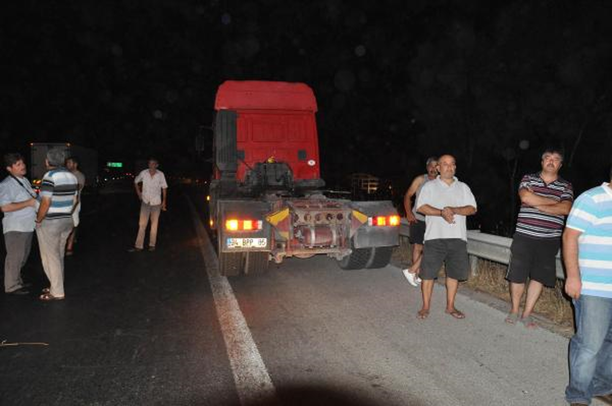 Tır\'daki Yangında Havlu ve Bornozlar Kül Oldu