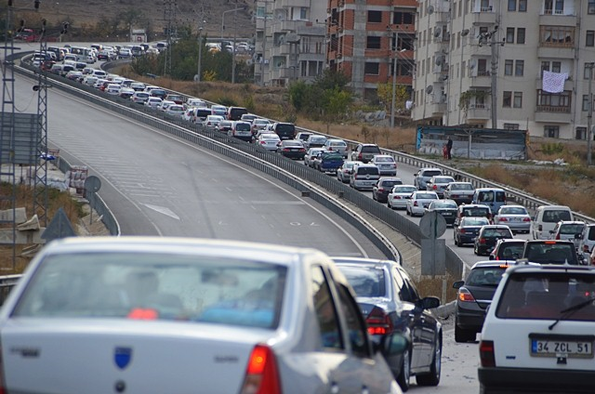 Tosya D-100 Karayolunda Bayramın Trafik Çilesi Başladı