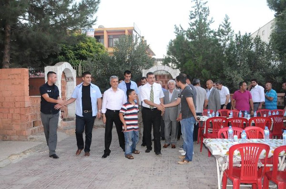 Vali Güvenç, Suruç\'ta Vatandaşlarla İftarda Buluştu