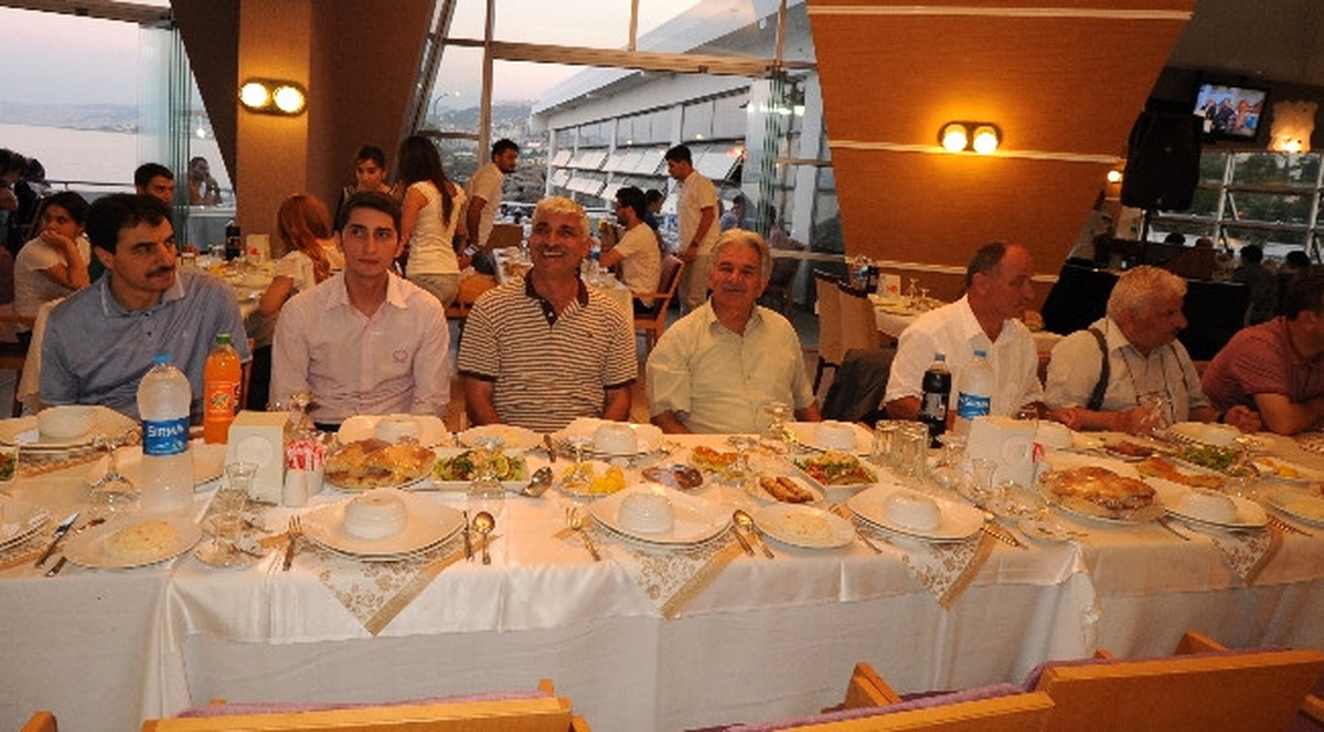 Vali Kızılcık\'tan İl Genel Meclis Üyelerine Veda İftarı