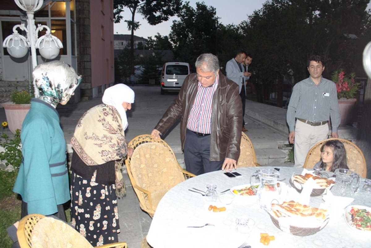 Vali Konağında Şehit Aileleri ve Gazilere İftar Yemeği