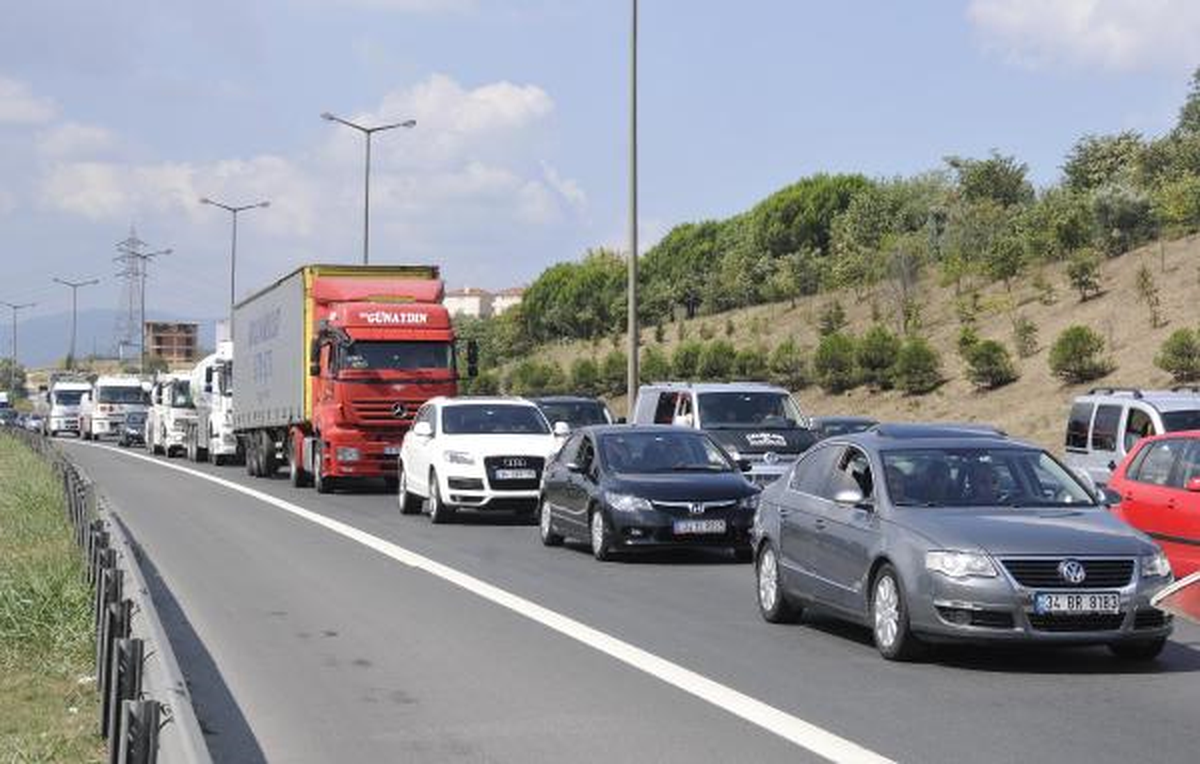Yollarda Bayram Trafiği Başladı (2)