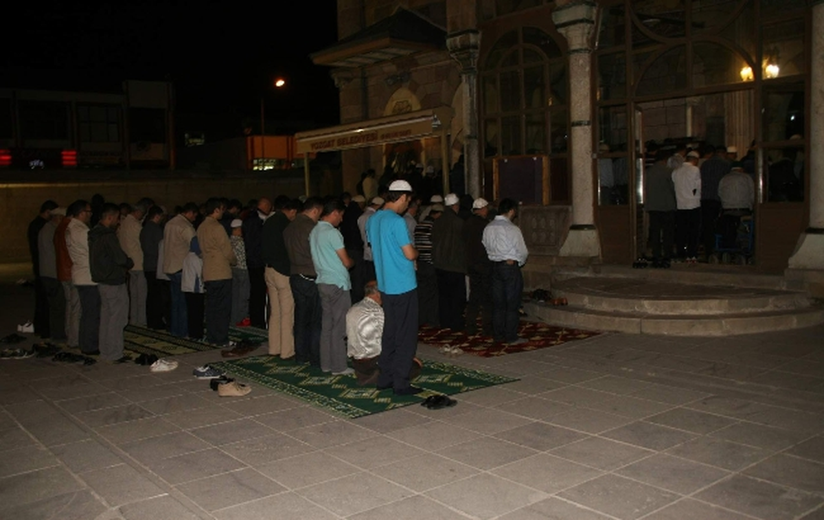 Yozgat\'ta Son Teravih Namazında Camiler Doldu Taştı