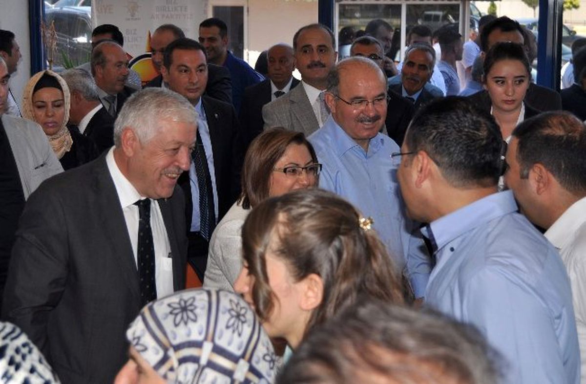 AK Parti\'nin Bayramlaşma Töreninde İzdiham