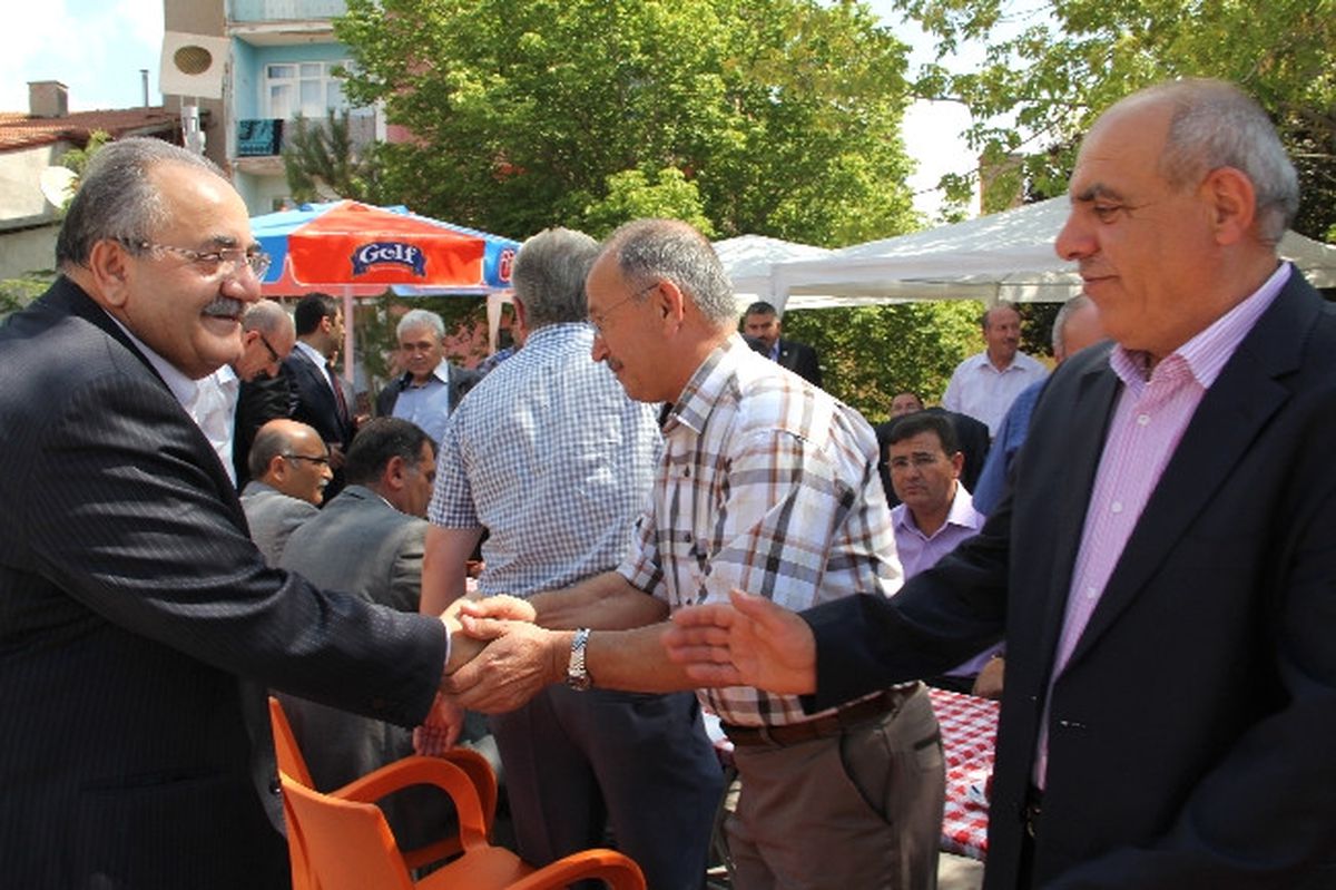 Ak Partili Uslu, Vatandaşlarla Bayramlaştı