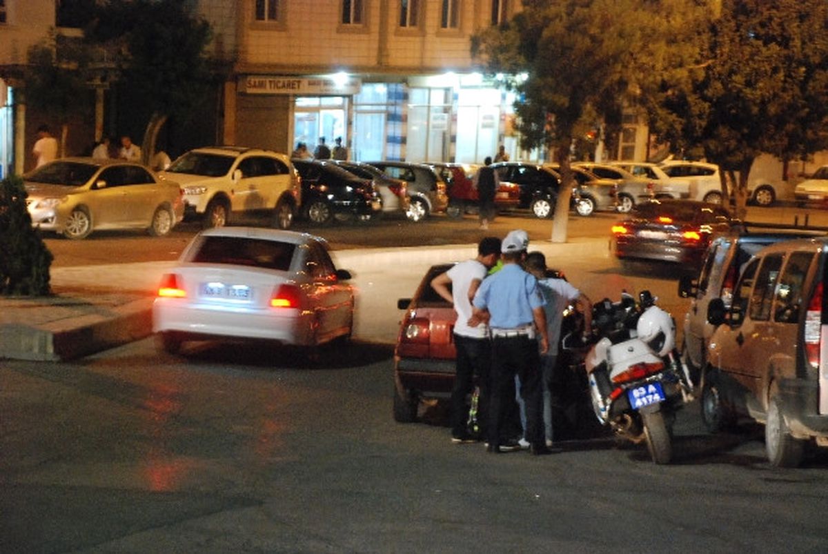 Araç Sürücüsü Motorize Polis Ekiplerine Çarptı