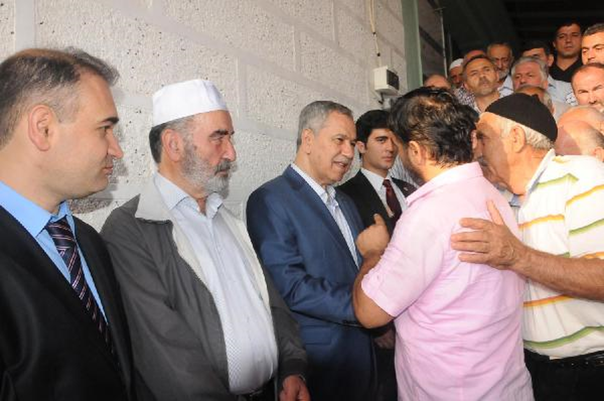 Arınç, Bayram Namazını Yalova\'da Kıldı