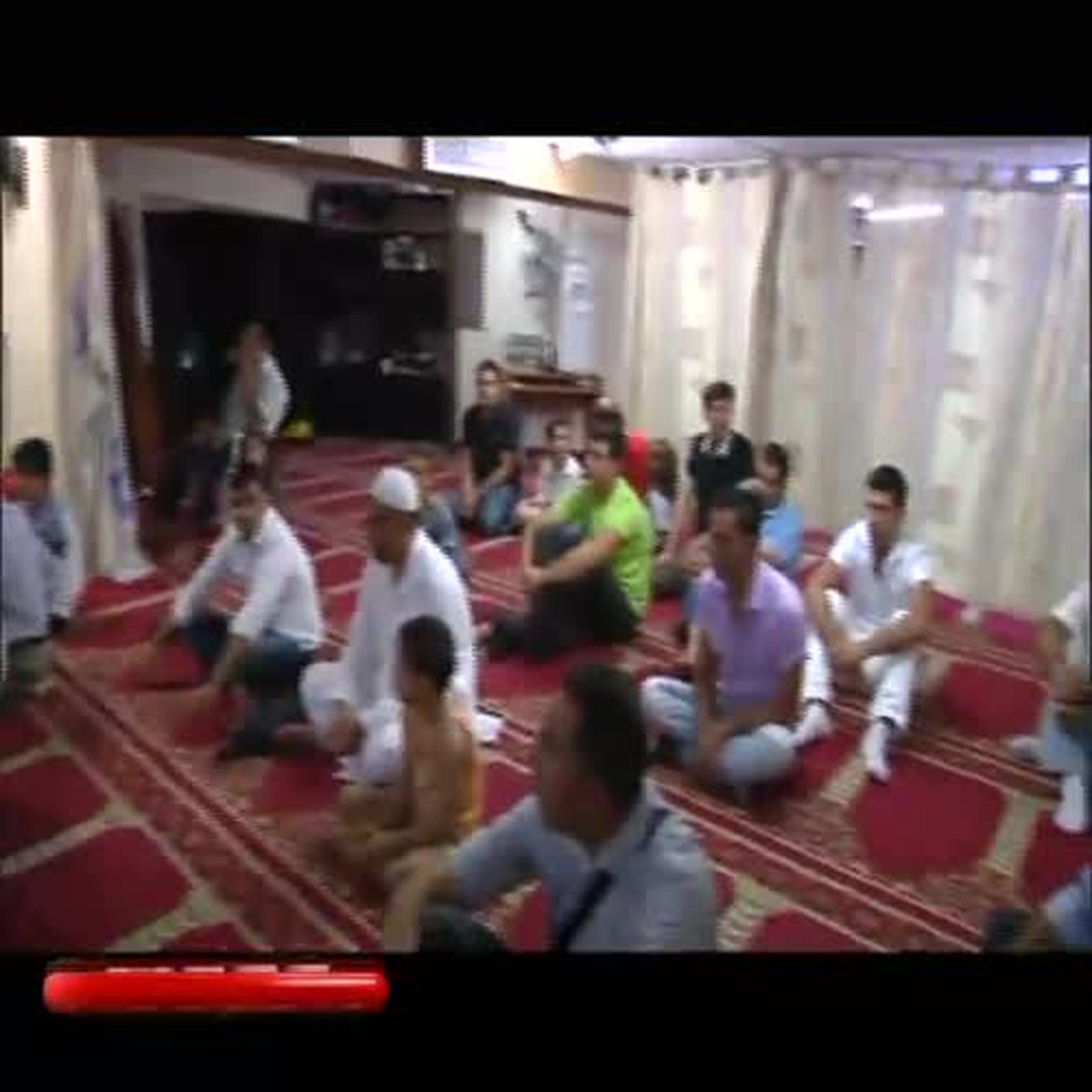 Atina\'da Bayram Namazı Bodrum Katında Kılındı
