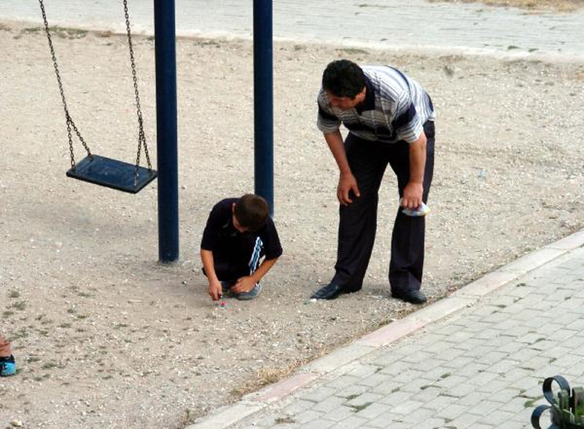 Baba Oğulun Torpil Eğlencesi Şaşırttı