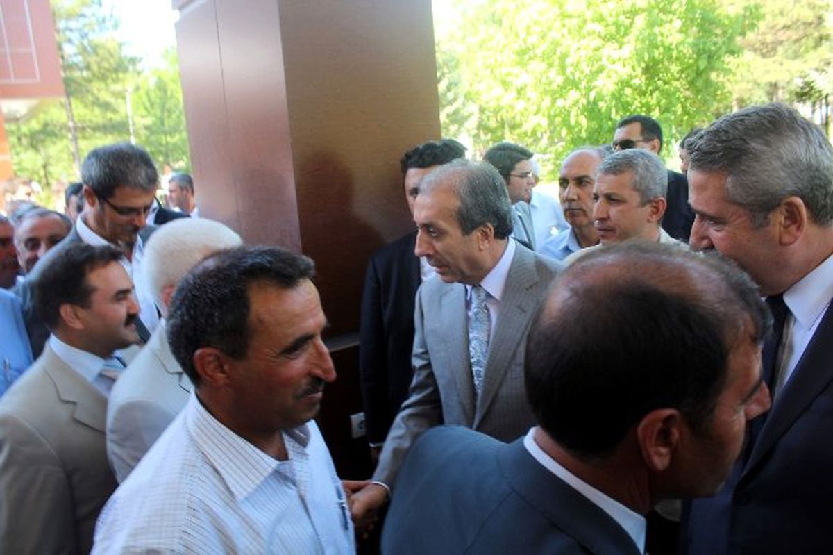 Bakan Eker, Diyarbakır\'da Bayramlaşma Törenine Katıldı