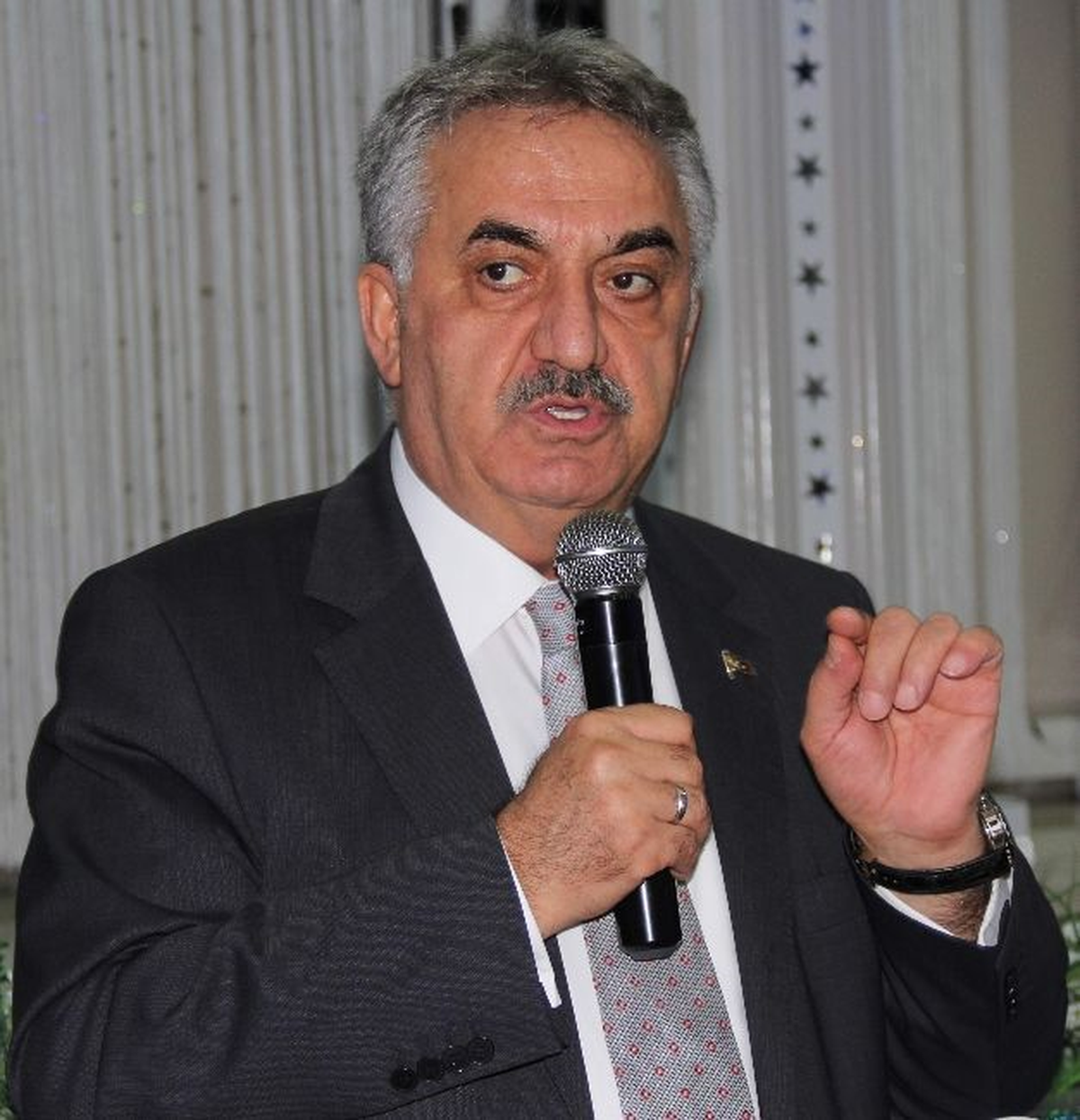 Bakan Yazıcı Eyüp\'te Partililerle Bayramlaştı