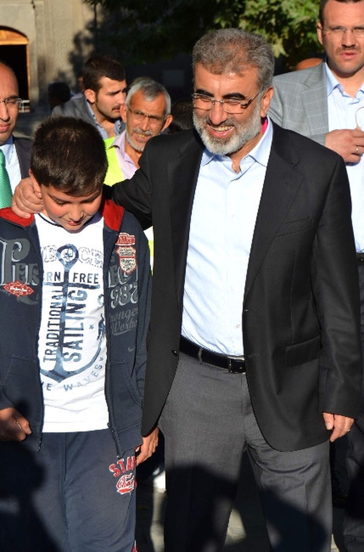 Bakan Yıldız Bayram Namazını Hunat Camiinde Kıldı