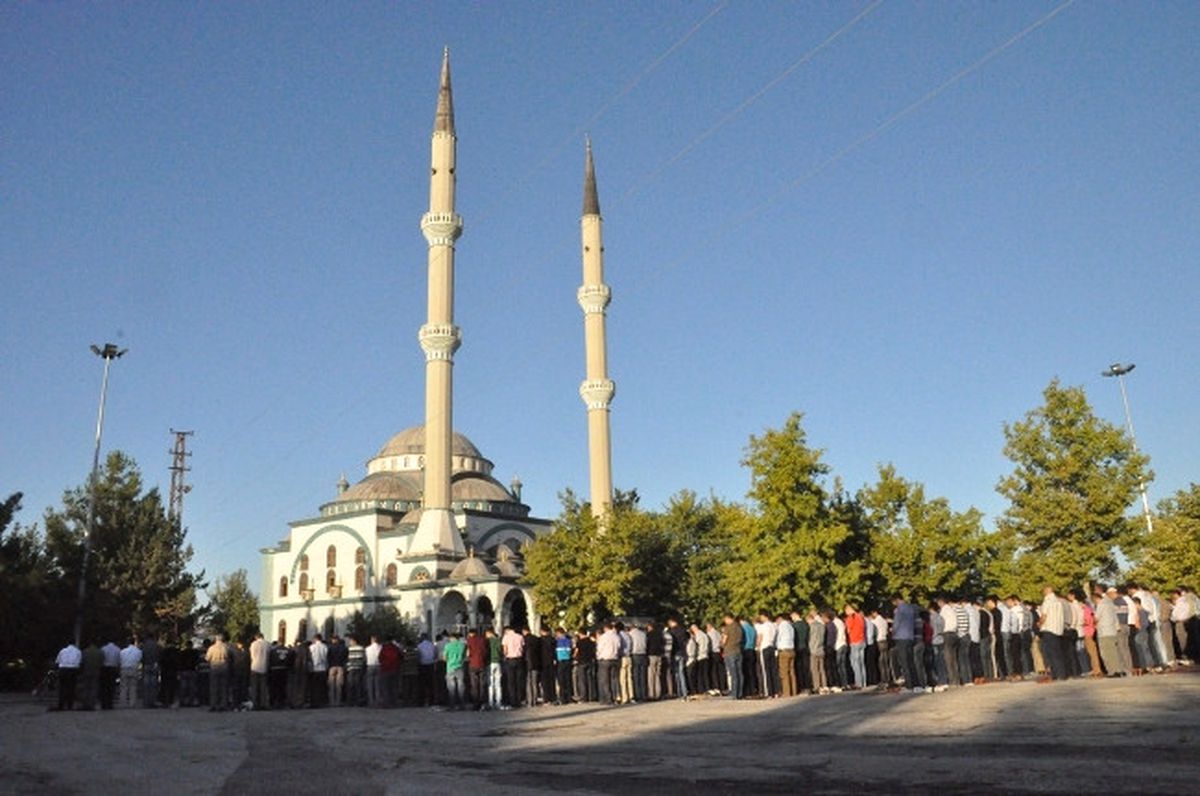 Bayram Namazında Camiler Doldu Taştı