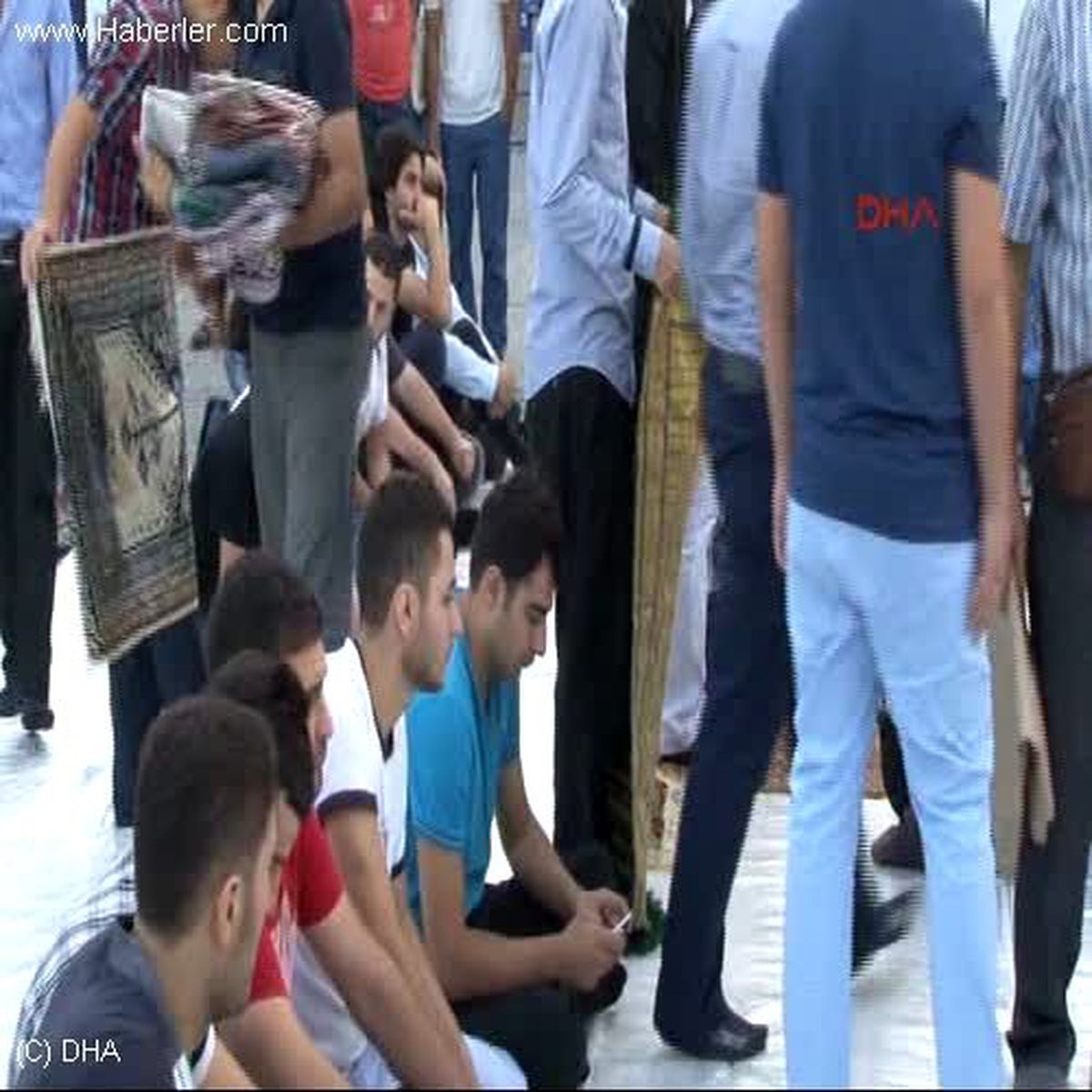 Bayram Namazını Ayasofya Önünde Kıldılar