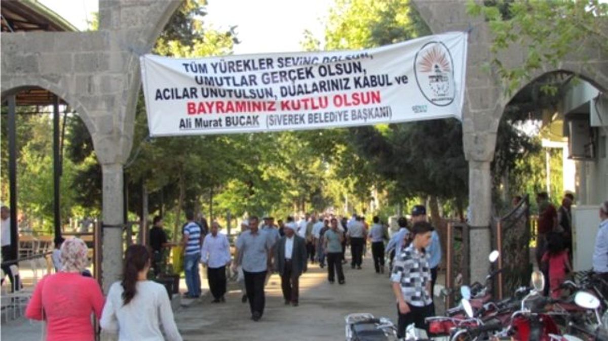 Bayram Sabahında Mezarlıklar Doldu