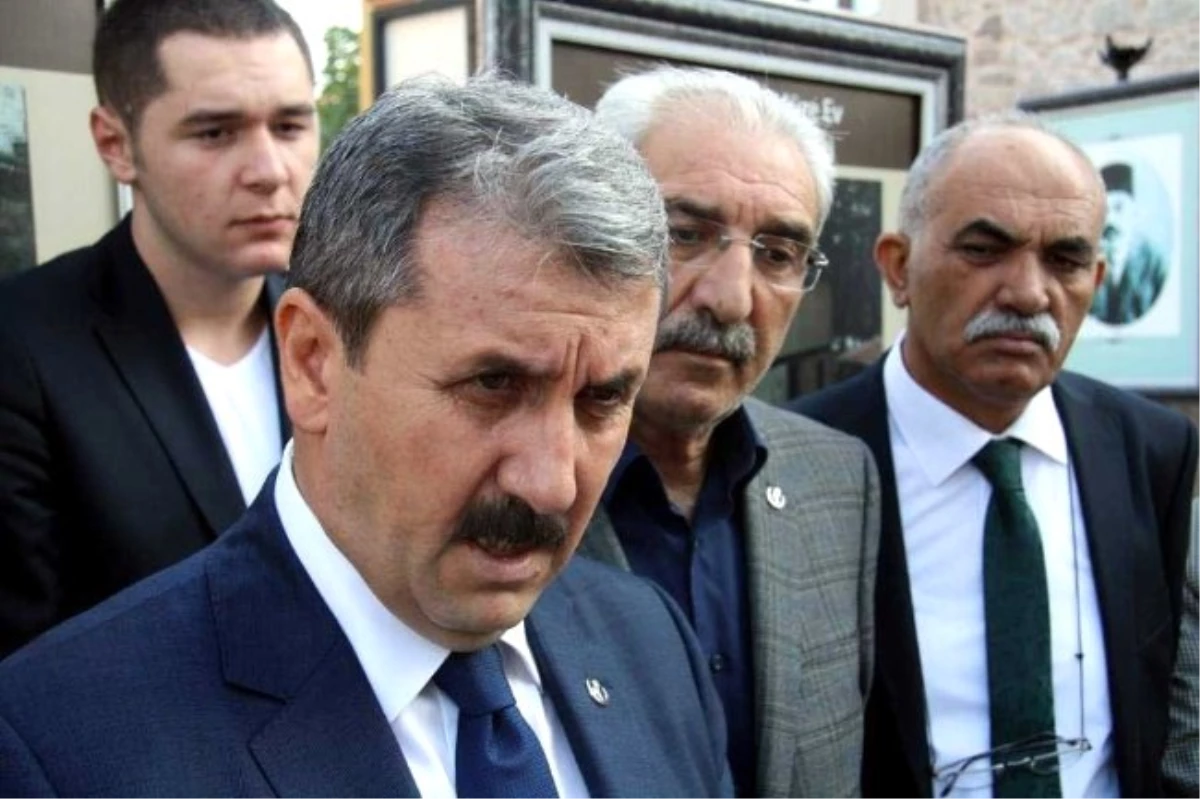 BBP Lideri Destici, Bayram Namazını Tacettin Dergahı\'nda Kıldı