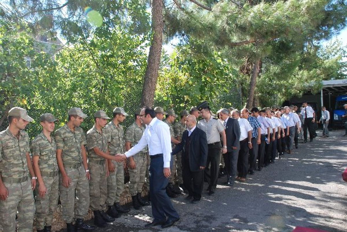 Besni\'de Protokol Bayramda Buluştu