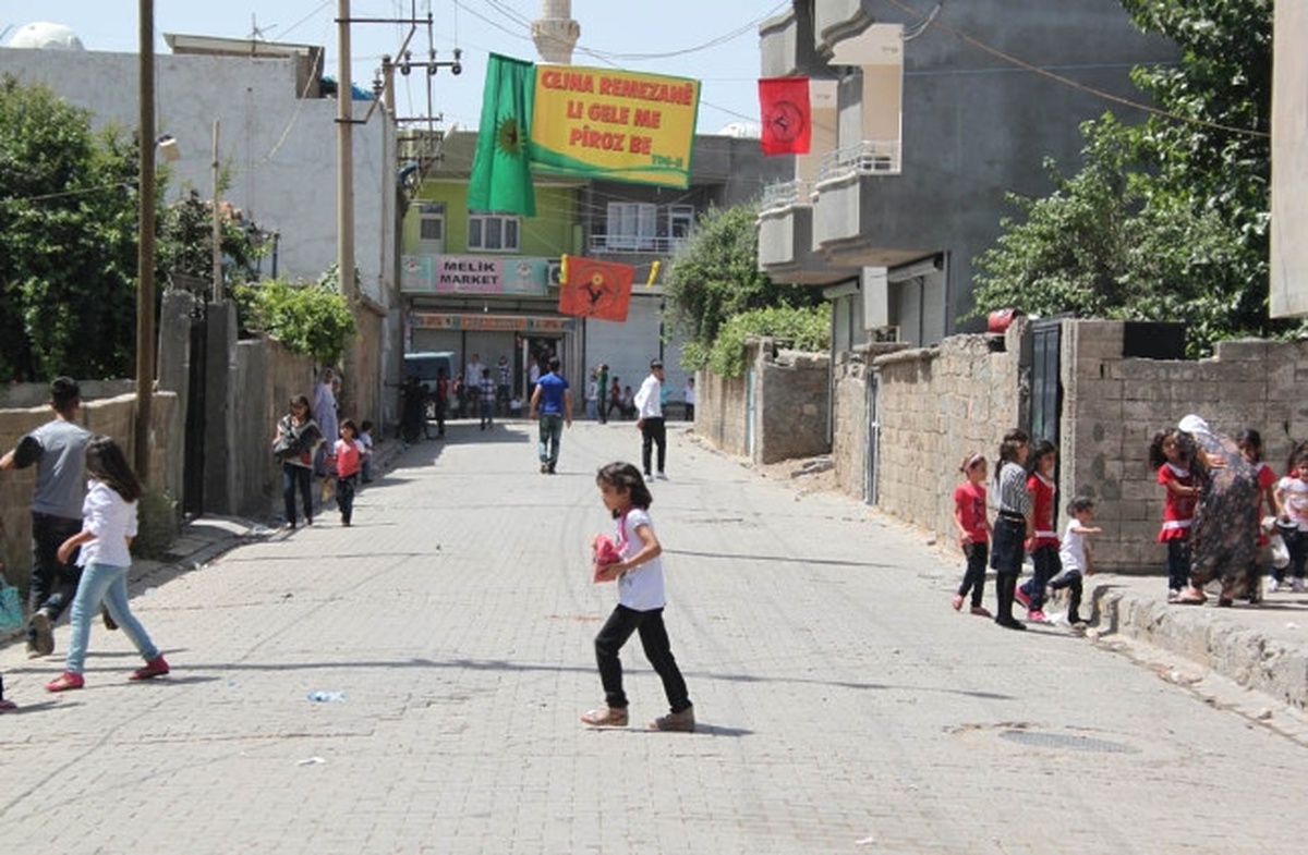 Cizre\'de PKK ve Kck Bayrakları Asan Ydg-H\'lilere Müdahale