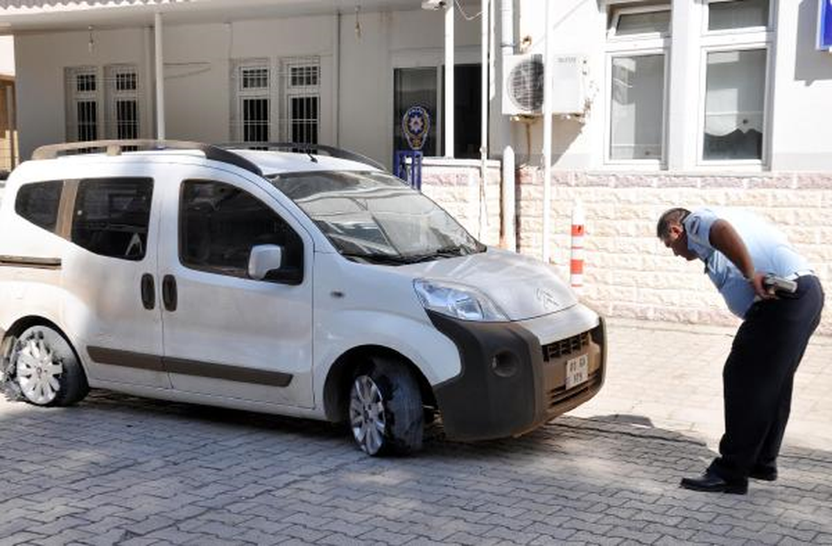 Hafif Ticari Araçta 8 Bin 500 Paket Kaçak Sigara Ele Geçti