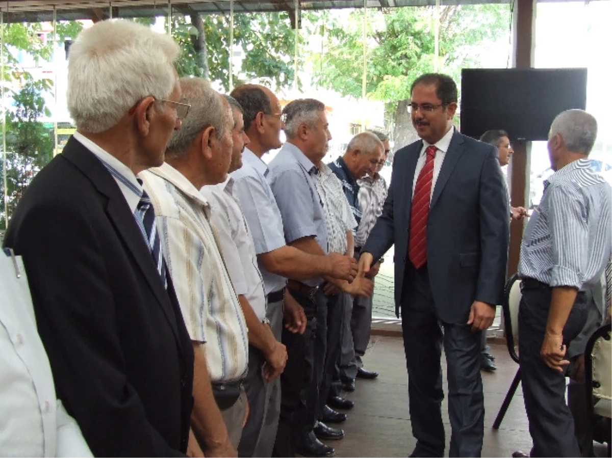 Hem Bayramlaştı, Hem Vedalaştı