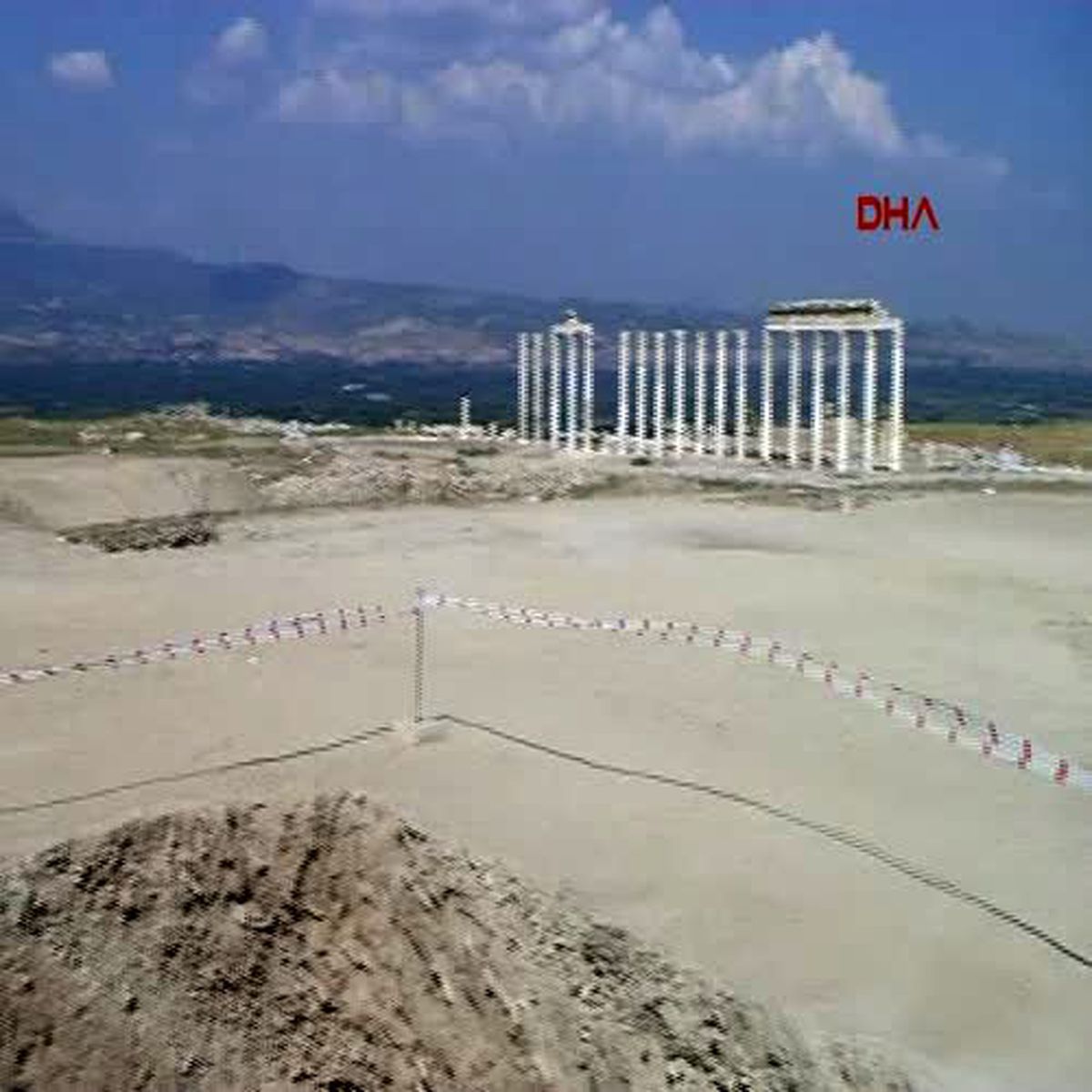 Leodikyada Dev Sütunlar Bulundu