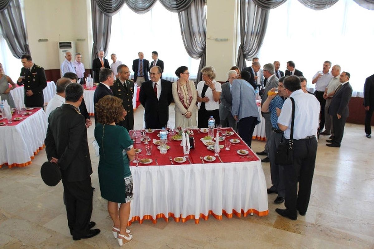 Manisa\'da Protokol Bayramlaştı