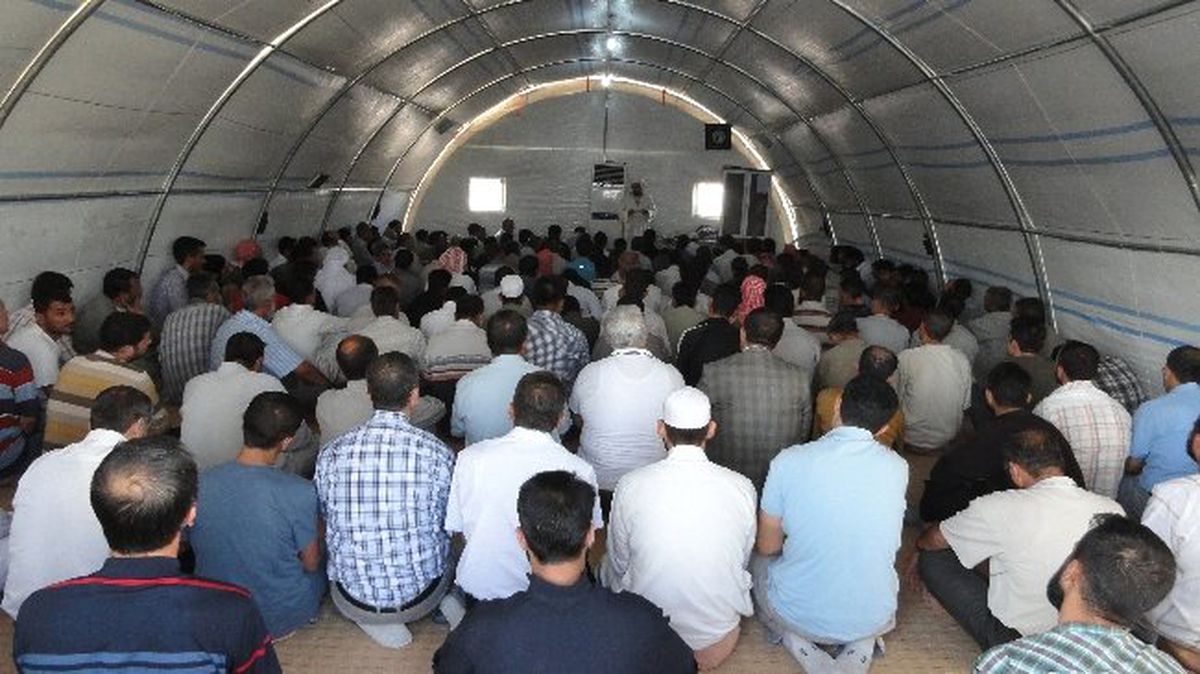 Midyat Kaymakamı Bingöl, Bayramı Suriyelilerle Geçirdi