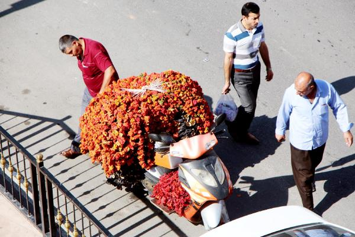Motosikletine Yüklediği Kurutulmuş Biberlerle Yolculuk Yaptı