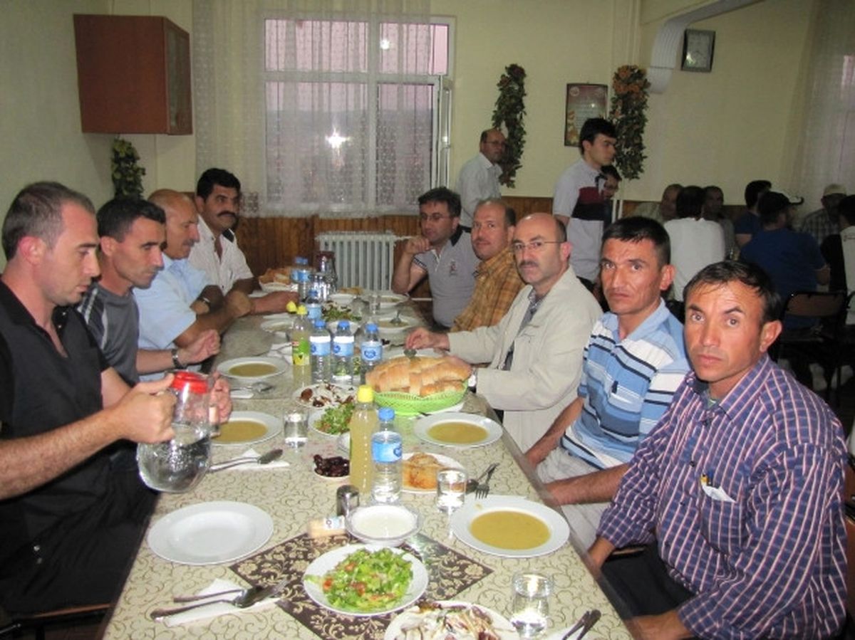 Muhtar Halil Gülmez\'den Ramazanın Son Gününde İftar